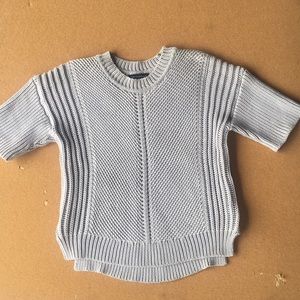 Light gray short sleeve sweater.